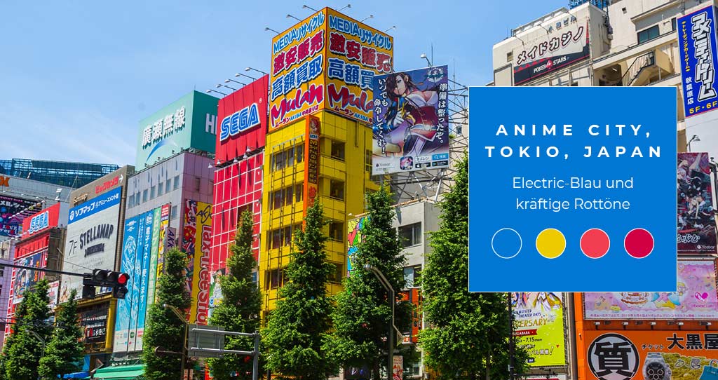 Anime City, Tokio, Japan Electric-Blau und verschiedene Rottöne 
